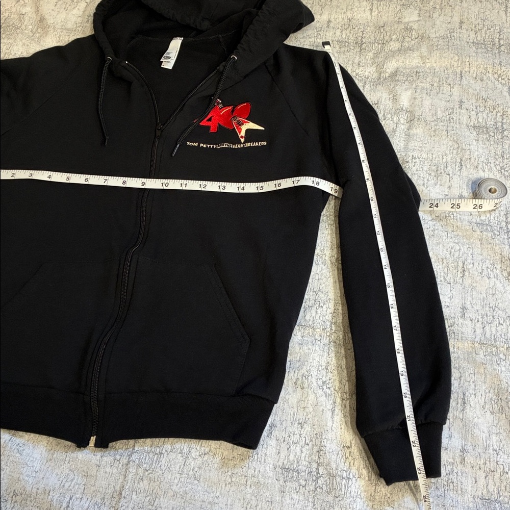 Official Tom Petty & Heartbreakers 40th Anniversary Tour Black Hoodie; Size: M - Picture 8 of 8
